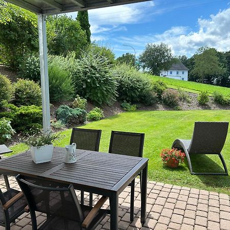 Ruhige Ferienwohnung Mit Terrasse Fuer 2 Personen Vohenstrauss Esterno foto
