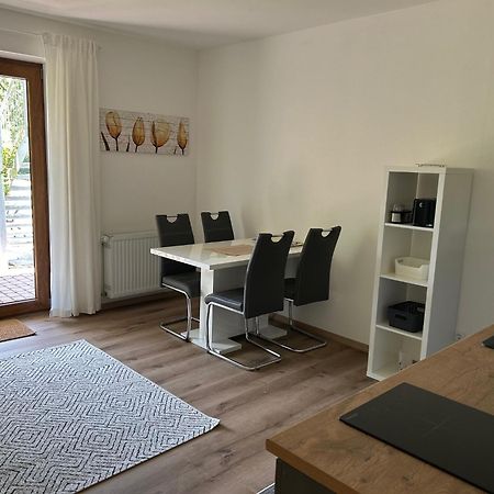 Ruhige Ferienwohnung Mit Terrasse Fuer 2 Personen Vohenstrauss Esterno foto