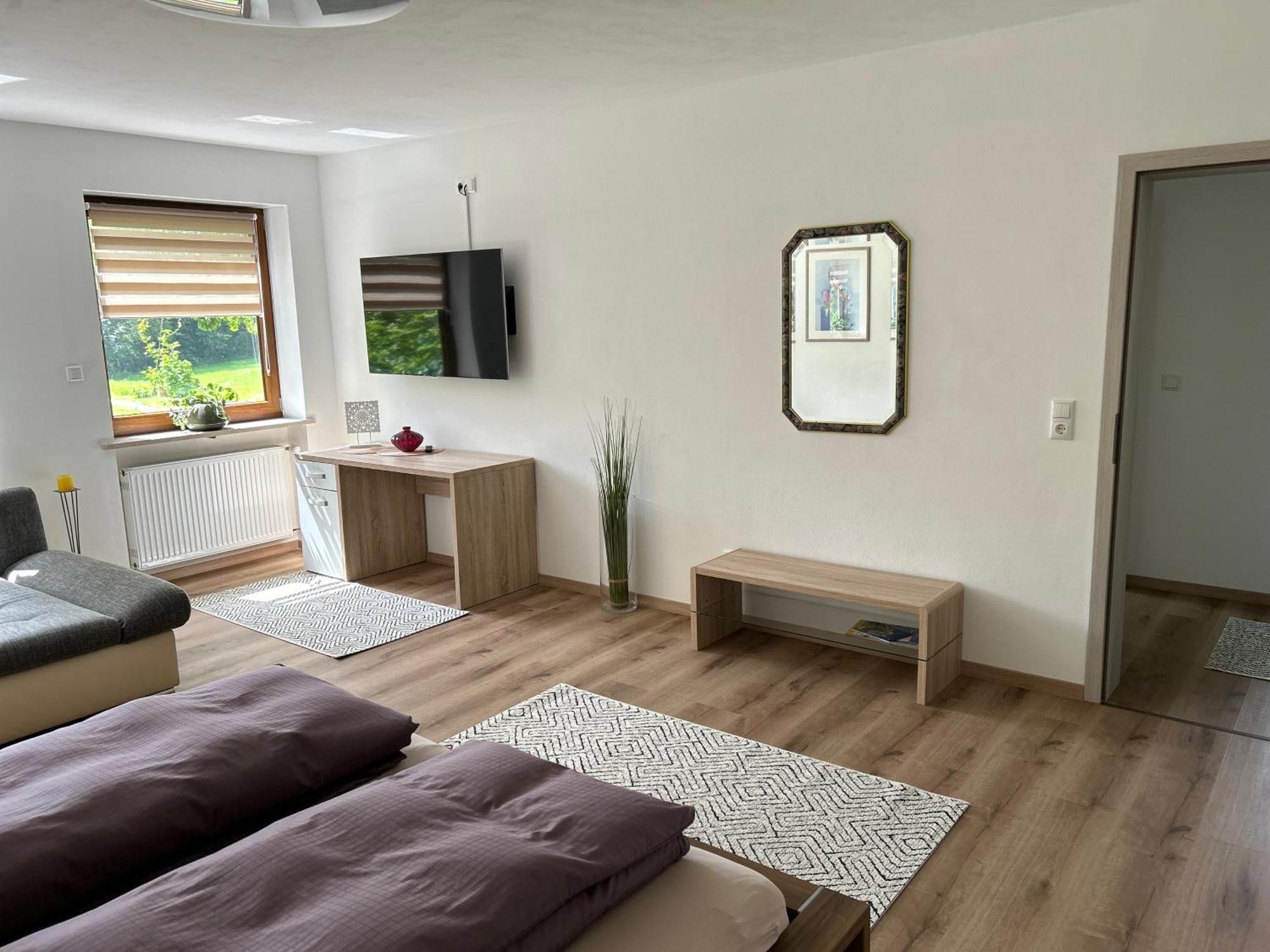 Ruhige Ferienwohnung Mit Terrasse Fuer 2 Personen Vohenstrauss Esterno foto