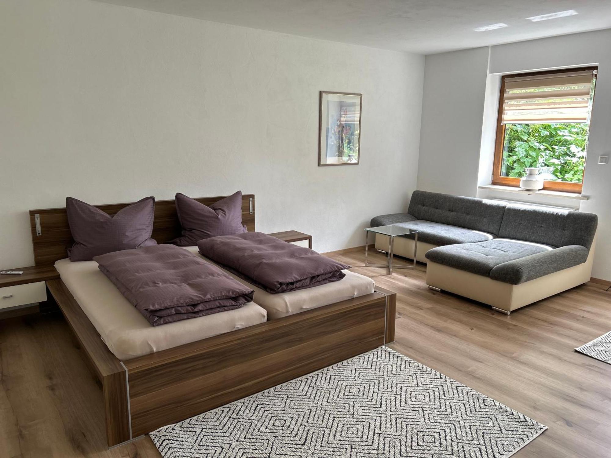 Ruhige Ferienwohnung Mit Terrasse Fuer 2 Personen Vohenstrauss Esterno foto