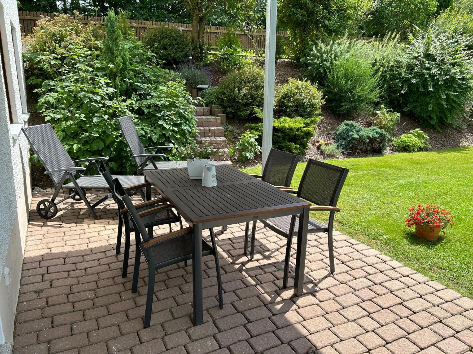 Ruhige Ferienwohnung Mit Terrasse Fuer 2 Personen Vohenstrauss Esterno foto