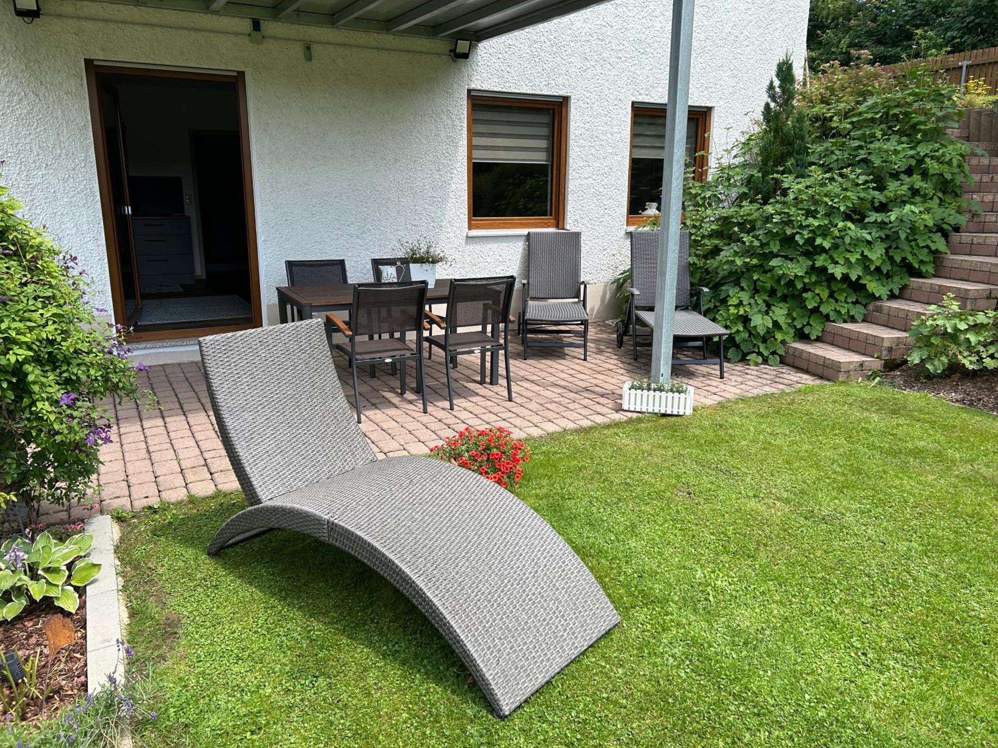 Ruhige Ferienwohnung Mit Terrasse Fuer 2 Personen Vohenstrauss Esterno foto