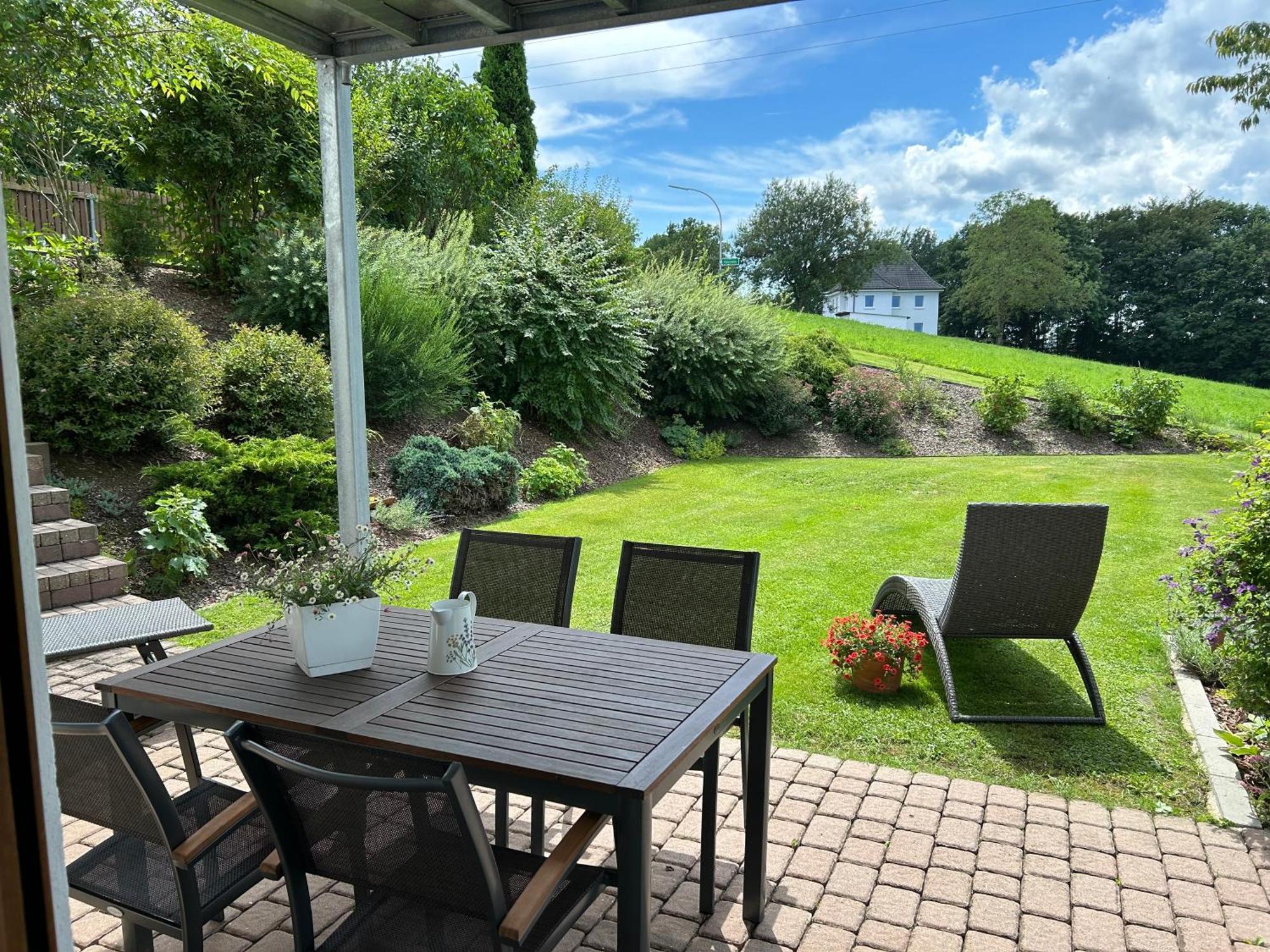 Ruhige Ferienwohnung Mit Terrasse Fuer 2 Personen Vohenstrauss Esterno foto