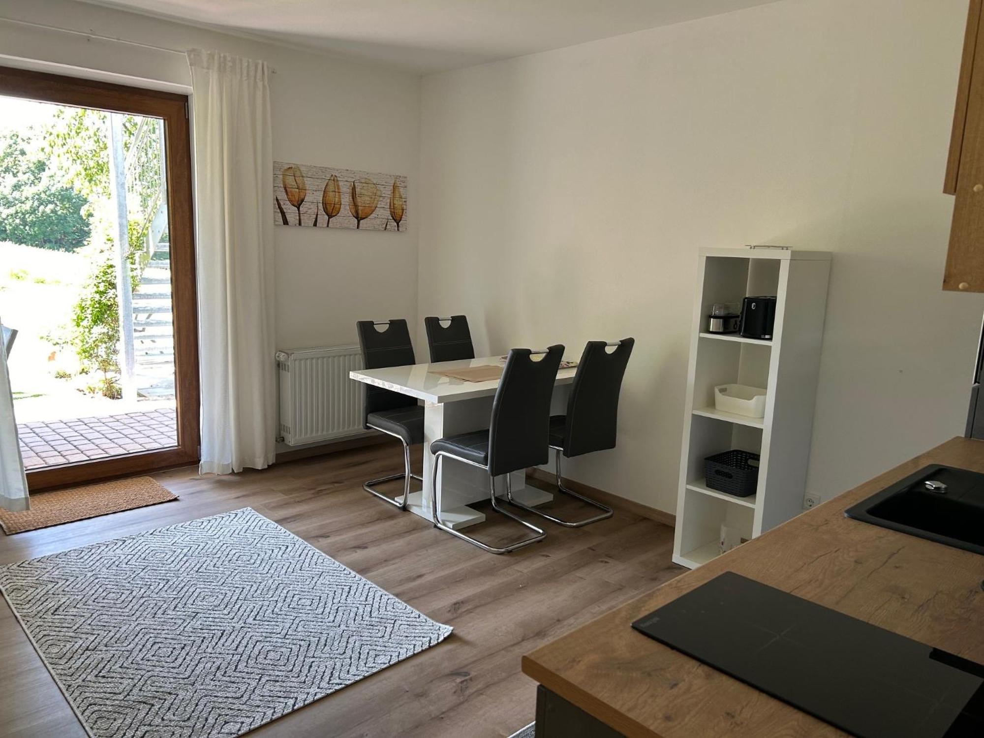 Ruhige Ferienwohnung Mit Terrasse Fuer 2 Personen Vohenstrauss Esterno foto